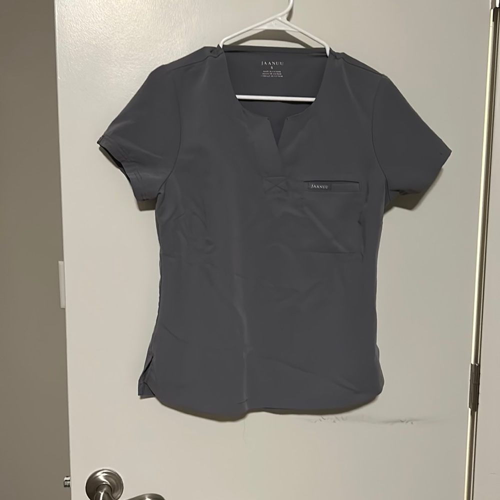 Jaanuu womens 1 pocket tuck in scrub top